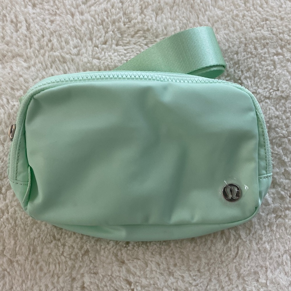 ❤️ Lululemon Everywhere Belt Bag Mint Moment NWT